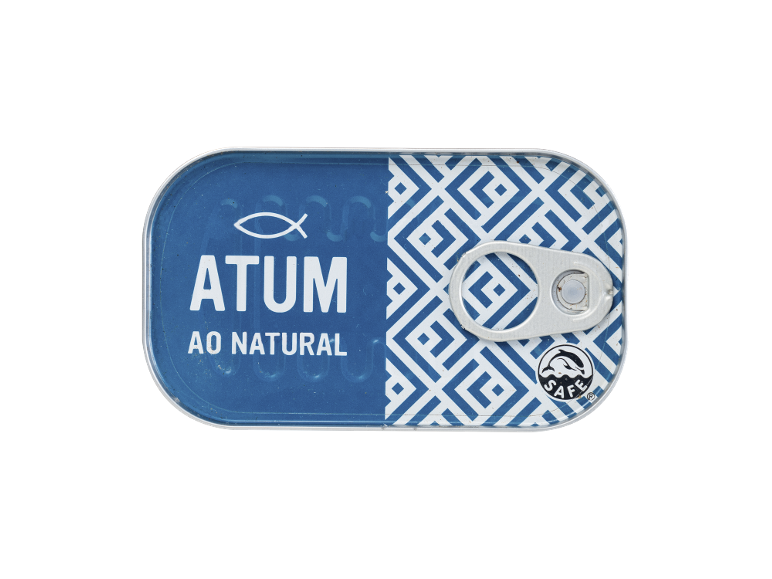 Lata de atum ao natural com um padrão geométrico azul e branco.
