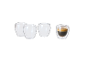 Quatro chávenas de café expresso de vidro de parede dupla, uma cheia de café.
