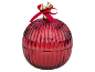 Caixa decorativa vermelha em forma de bola de Natal com fita e sinos dourados.