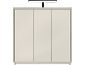 Guarda-roupa de três portas com iluminação superior, acabamento em madeira clara e portas bege.
