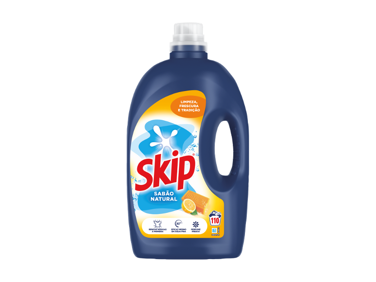 Garrafa azul de detergente líquido com rótulo 'Sabão Natural' e imagem de sabão.
