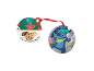 Duas decorações de Natal redondas: uma com biscoito e chocolate, a outra com um personagem Stitch de inverno.