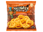 Formas de batata de Halloween, abóboras e fantasmas, num fundo laranja festivo.