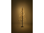 Árvore de Natal iluminada com luzes LED quentes, sobre um fundo escuro.