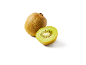 Um kiwi inteiro e um cortado ao meio, com polpa verde e sementes visíveis.