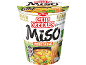 Noodles instantâneos com sabor a miso vegetal, prontos em 3 minutos.