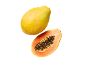 Papaia inteira e cortada ao meio, revelando polpa laranja e sementes pretas.