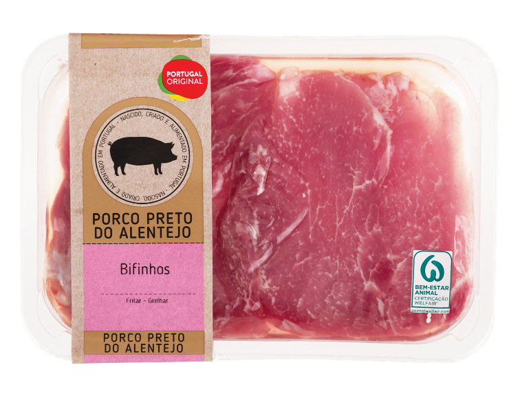 Embalagem de bifinhos de porco preto do Alentejo com rótulo 'Portugal Original' e certificação de bem-estar animal.