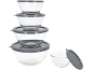 Conjunto de taças de vidro empilhadas com tampas cinzentas, e uma taça separada.