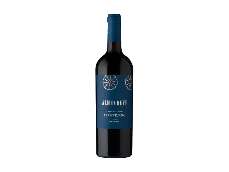 Garrafa de vinho tinto com rótulo azul com o texto 'ALMOCREVE VINHO REGIONAL ALENTEJANO TINTO RESERVA'.