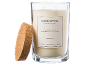 Uma vela perfumada num frasco de vidro com tampa de cortiça, rotulada 'Crisp Cotton'.
