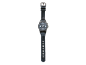 Relógio masculino preto com bracelete texturizada e detalhes prateados.