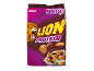 Cereais de pequeno-almoço de chocolate e caramelo com proteína, numa tigela com leite.