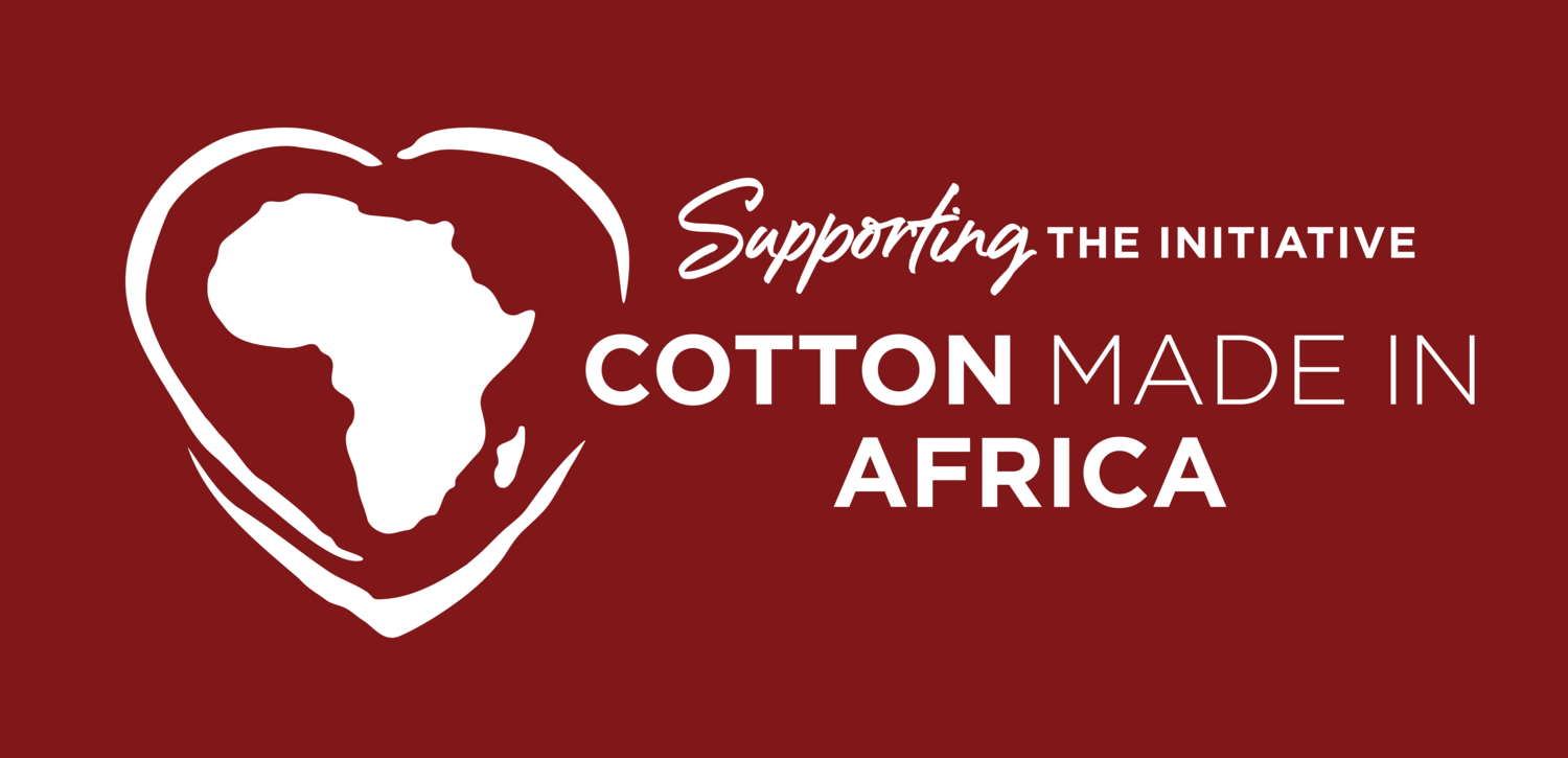 Logótipo em forma de coração com mapa de África e texto: Supporting the Initiative Cotton Made in Africa.