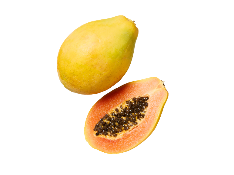 Papaia inteira e cortada ao meio, revelando polpa laranja e sementes pretas.