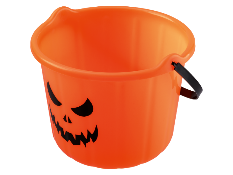Balde laranja de Halloween com rosto de abóbora esculpido e alça preta.