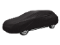 Carro coberto com uma capa protetora preta sobre um fundo preto
