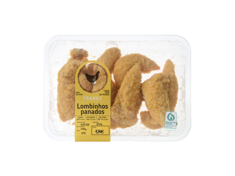 Lombinhos de frango panados em embalagem transparente, com etiqueta que diz «Lombinhos panados».