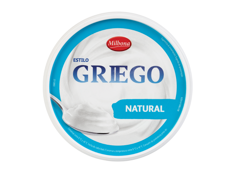Iogurte grego natural em embalagem redonda com uma colher.