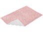 Tapete de banho rosa claro com padrão listrado e base antiderrapante.