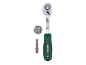 Roquete com punho verde, chave de caixa universal e adaptador de pontas.