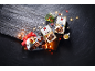 Corações, pretzels e estrelas de gengibre Favorina com decorações festivas de Natal