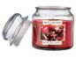 Vela perfumada de maçã e canela com tampa de vidro separada.