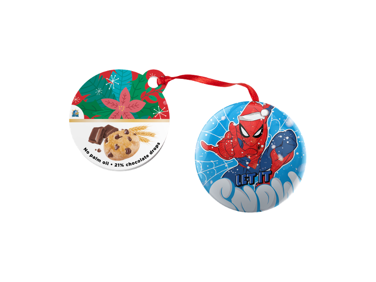 Ornamento de Natal do Homem-Aranha 'LET IT SNOW' e etiqueta de biscoito 'No palm oil • 21% chocolate drops'.