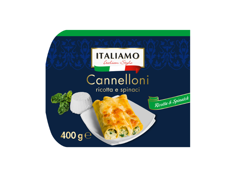 Canelones de ricota e espinafres num prato branco, com ingredientes ao lado.