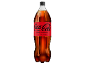 Garrafa de refrigerante de cola gaseificado com rótulo vermelho com o texto 'ZERO ZUCKER'.