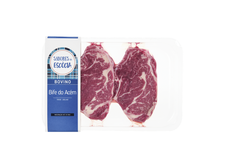 Dois bifes de vaca „Sabores da Escócia Bife do Acém“ em embalagem transparente.
