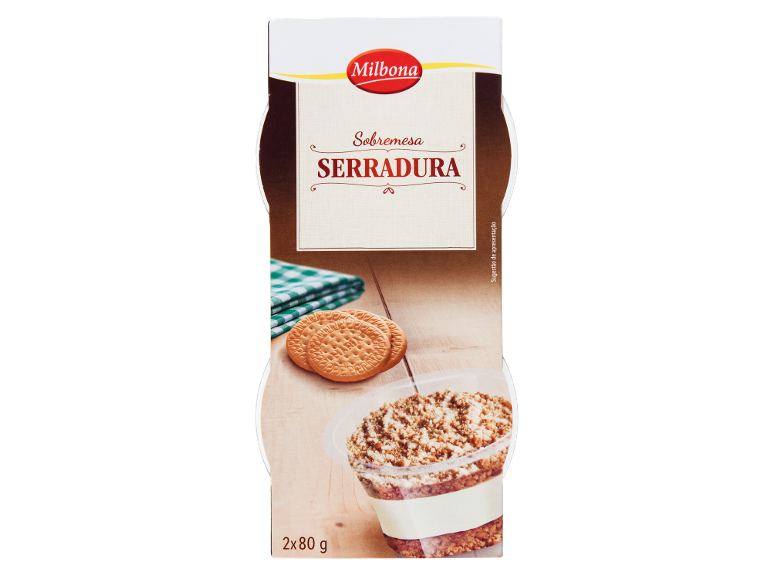 Embalagem com duas sobremesas Serradura, com biscoitos e um recheio cremoso.