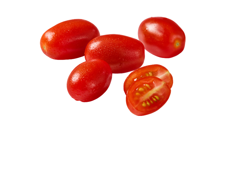 Tomates-cereja vermelhos frescos, alguns cortados ao meio.