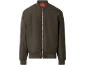 Blusão bomber masculino verde escuro com forro xadrez vermelho e fecho prateado.