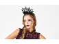 Fantasia de Halloween com tiara de teia de aranha e maquiagem de teia de aranha