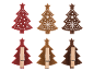 Decorações de feltro em forma de árvore de Natal em vermelho, castanho e castanho escuro, com padrões e molas.