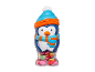 Dispensador de doces de pinguim com gorro e cachecol, cheio de rebuçados coloridos.