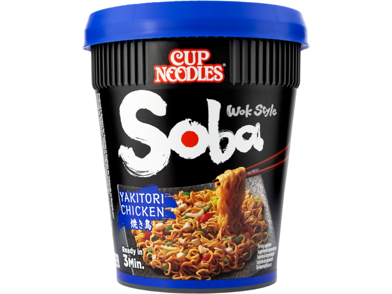 Noodles instantâneos soba estilo wok com frango yakitori, prontos em 3 minutos.