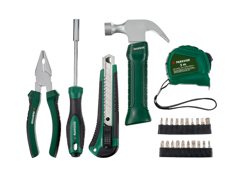 Um conjunto de ferramentas manuais verdes e pretas, incluindo alicate, chave de fendas, x-ato, martelo, fita métrica (3m) e dois conjuntos de bits.