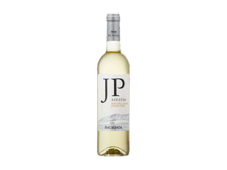 Garrafa de vinho branco com rótulo que diz 'JP AZEITÃO MOSCATEL GRAÚDO FERNÃO PIRES'.