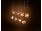 Luzes de corda de flocos de neve iluminadas contra um fundo escuro.