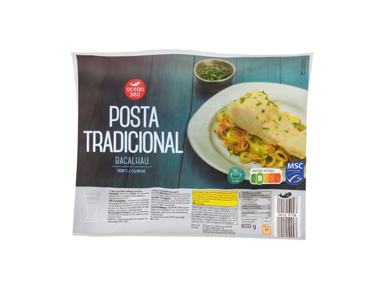 Embalagem de bacalhau com a inscrição 'Bacalhau Tradicional' e uma imagem de prato preparado.