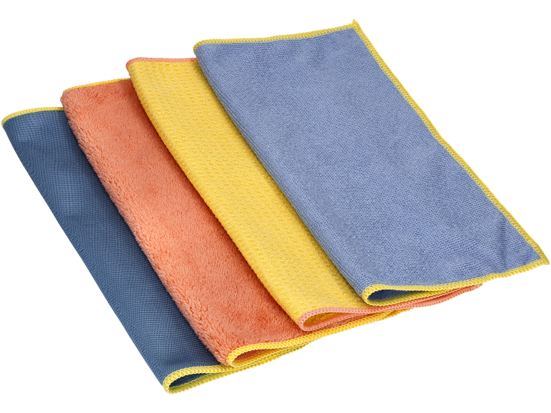Conjunto de quatro panos de microfibra coloridos para limpeza.