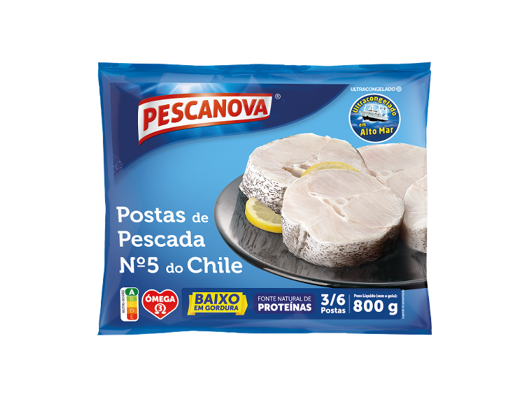 Embalagem de postas de pescada congeladas do Chile, ricas em proteína e ómega-3.