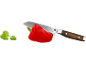 Uma faca de cozinha com um pimentão vermelho e folhas de manjericão.