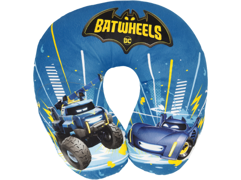 Almofada de pescoço azul com carros e o texto 'BATWHEELS'.