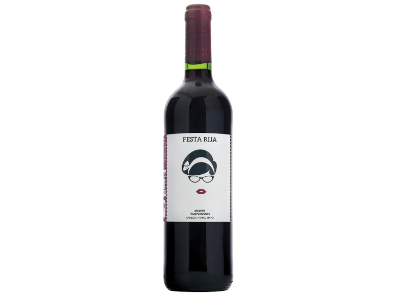 Garrafa de vinho tinto Festa Rija com rótulo que retrata uma mulher de óculos e lábios vermelhos.