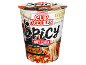 Noodles instantâneos picantes sabor pimenta forte, estilo ramen, com personagem de anime.