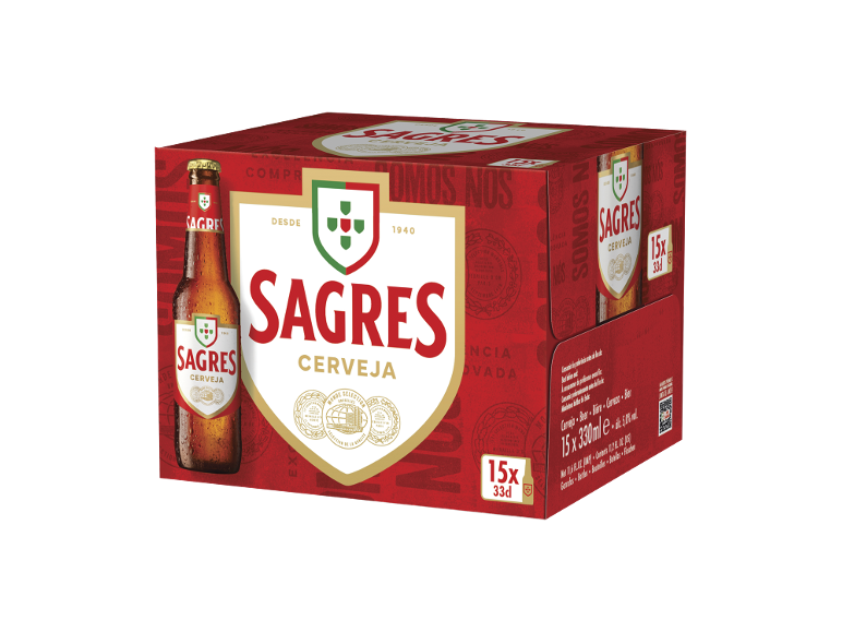 Pack Sagres Lagerbier 15 x 330ml com uma garrafa de cerveja.