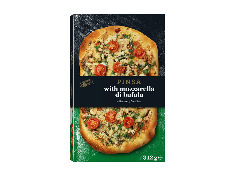 Pinsa com mozzarella de búfala e tomate cereja em embalagem verde e preta.